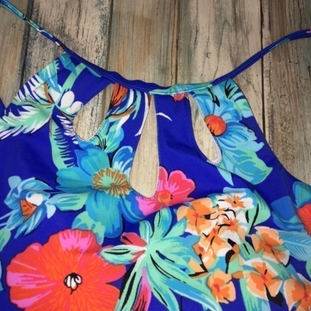 NWT St. John’s Bay Blue Floral Tankini Top Women’s Size 8 Tropical Swim - Picture 3 of 6